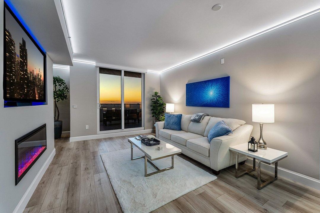 For Sale: $725,000 (1 beds, 1 baths, 720 Square Feet)