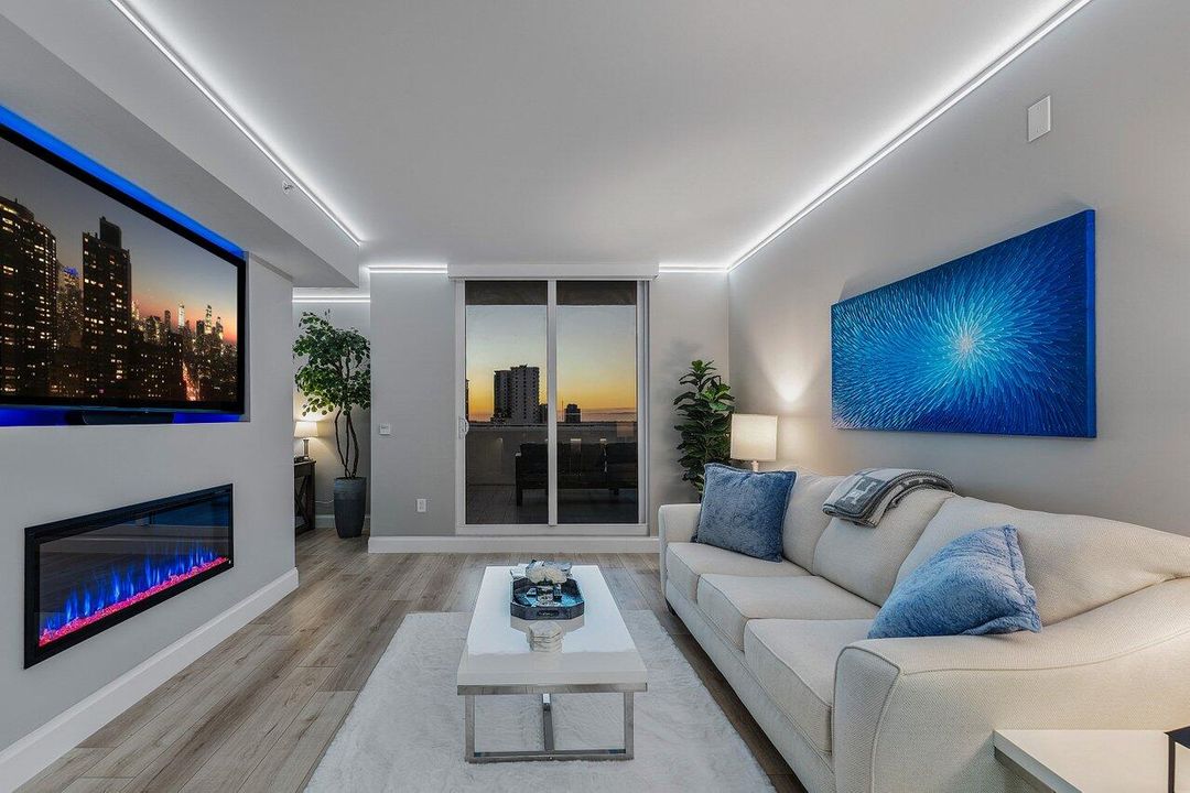 For Sale: $725,000 (1 beds, 1 baths, 720 Square Feet)