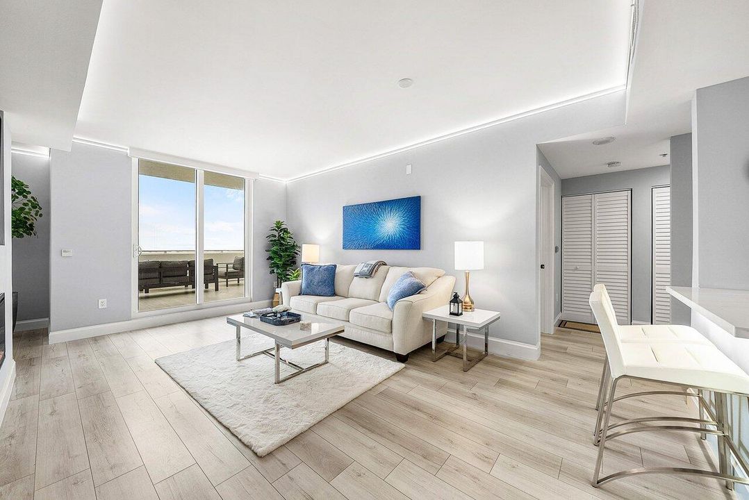 For Sale: $725,000 (1 beds, 1 baths, 720 Square Feet)