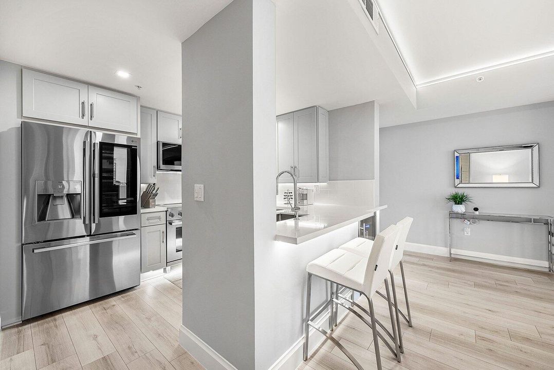 For Sale: $725,000 (1 beds, 1 baths, 720 Square Feet)