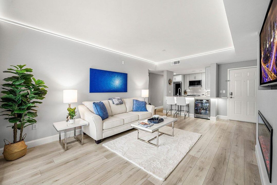 For Sale: $725,000 (1 beds, 1 baths, 720 Square Feet)