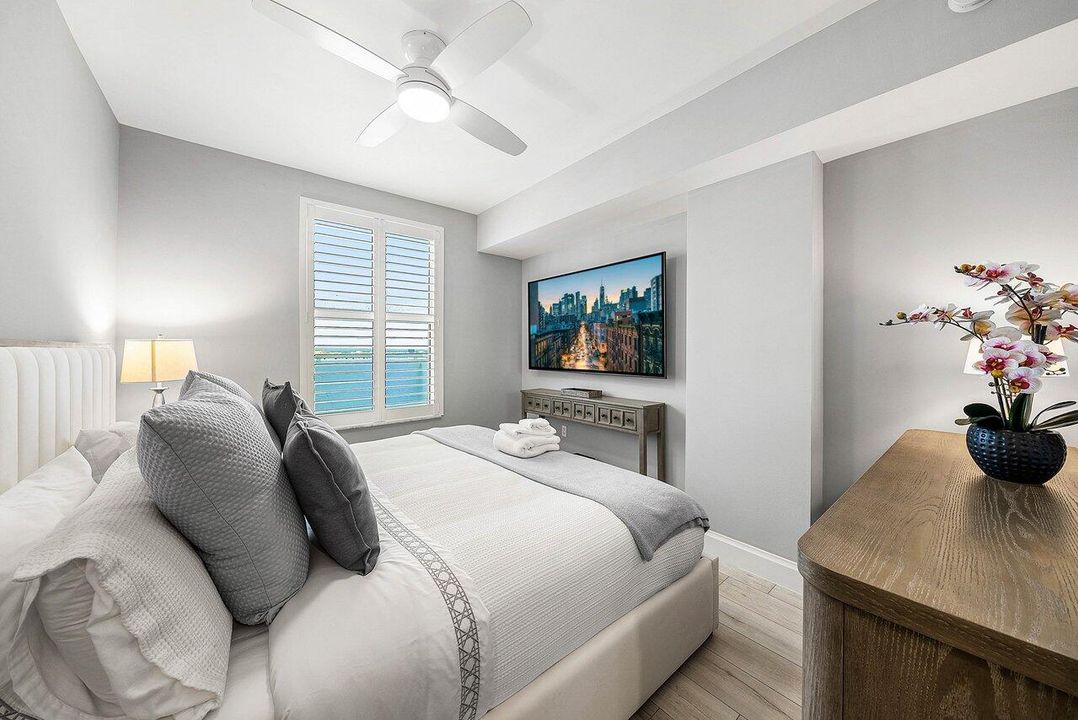 For Sale: $725,000 (1 beds, 1 baths, 720 Square Feet)