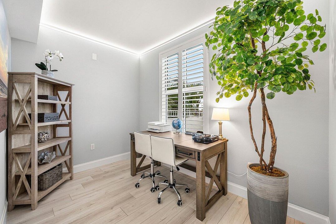 For Sale: $725,000 (1 beds, 1 baths, 720 Square Feet)