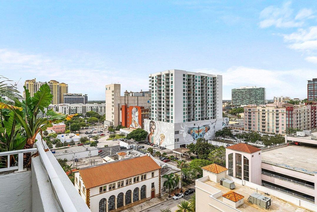 For Sale: $725,000 (1 beds, 1 baths, 720 Square Feet)