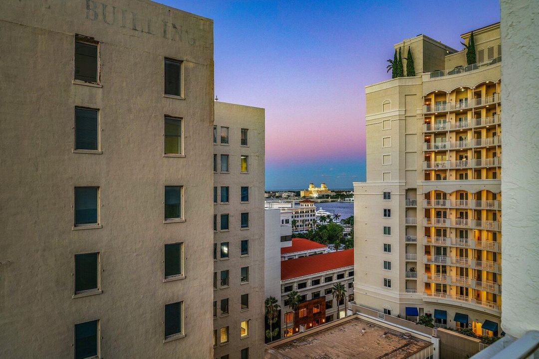 For Sale: $725,000 (1 beds, 1 baths, 720 Square Feet)