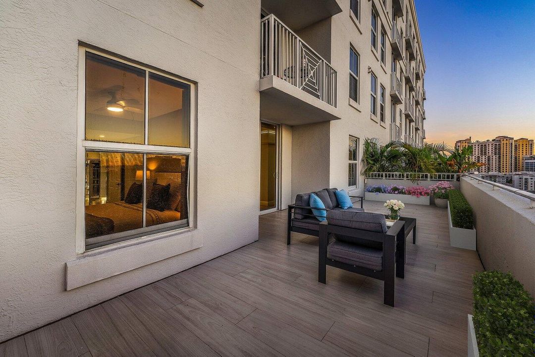 For Sale: $725,000 (1 beds, 1 baths, 720 Square Feet)