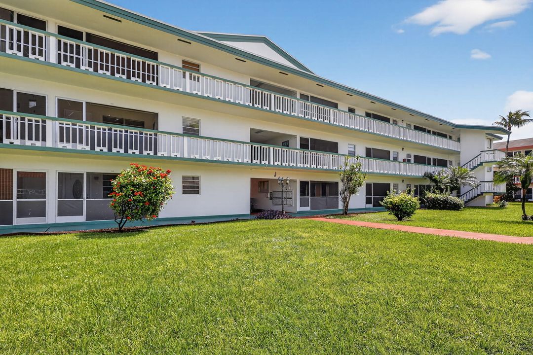 For Sale: $125,000 (2 beds, 1 baths, 880 Square Feet)