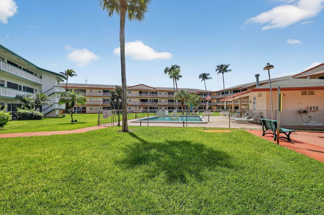 For Sale: $125,000 (2 beds, 1 baths, 880 Square Feet)