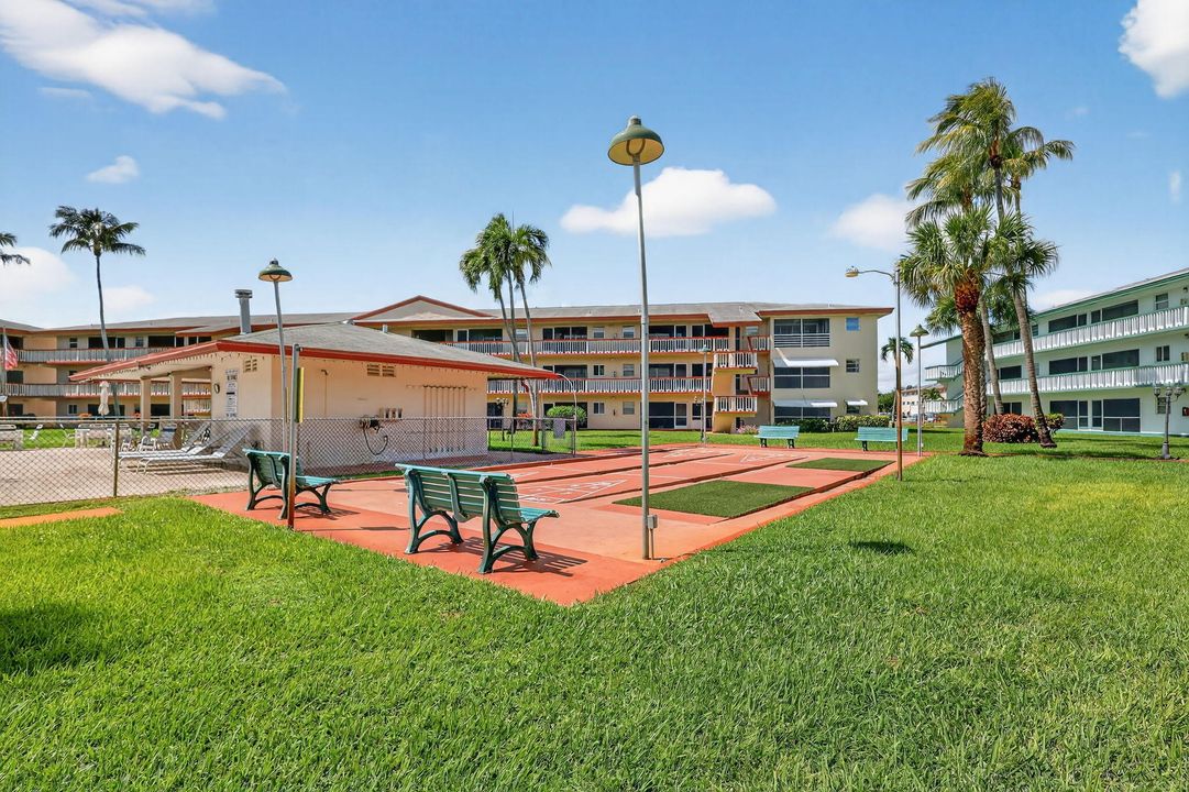 For Sale: $125,000 (2 beds, 1 baths, 880 Square Feet)