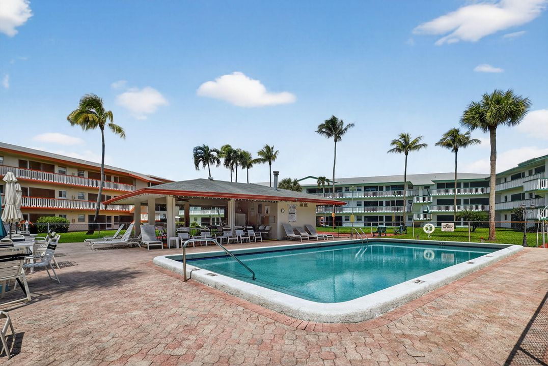 For Sale: $125,000 (2 beds, 1 baths, 880 Square Feet)