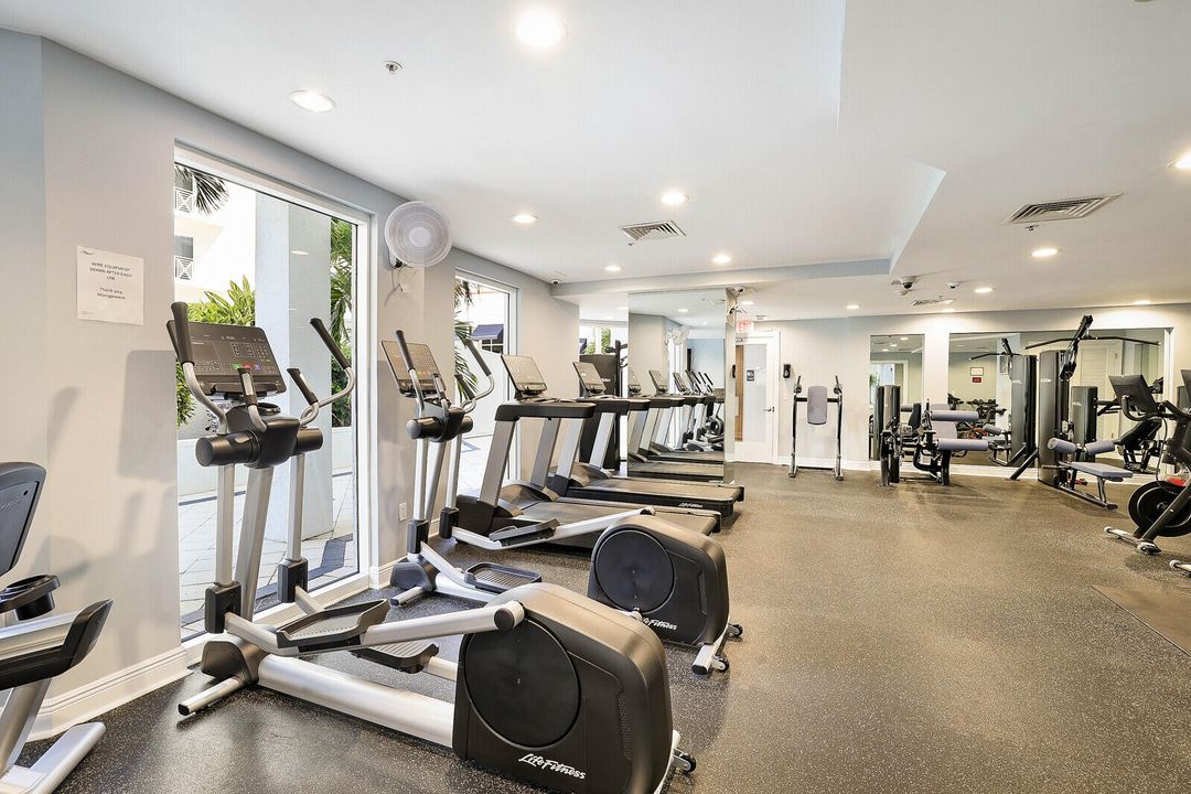 For Sale: $725,000 (1 beds, 1 baths, 720 Square Feet)