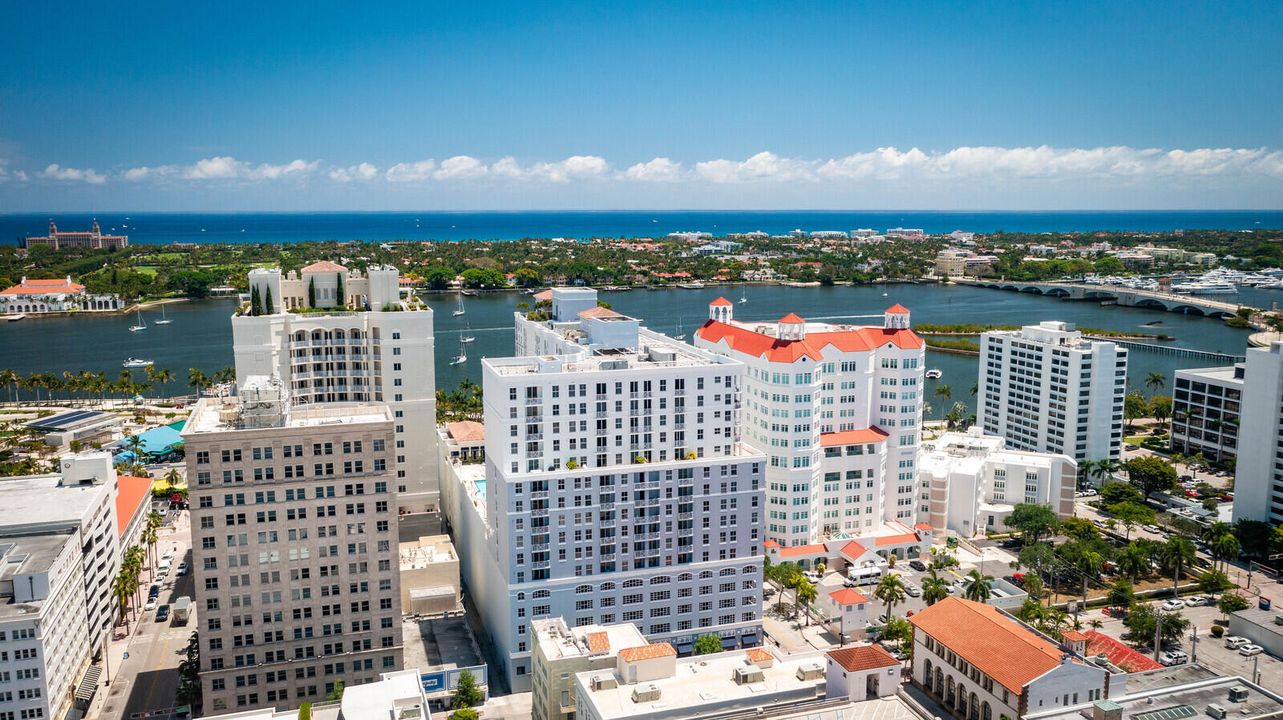 For Sale: $725,000 (1 beds, 1 baths, 720 Square Feet)