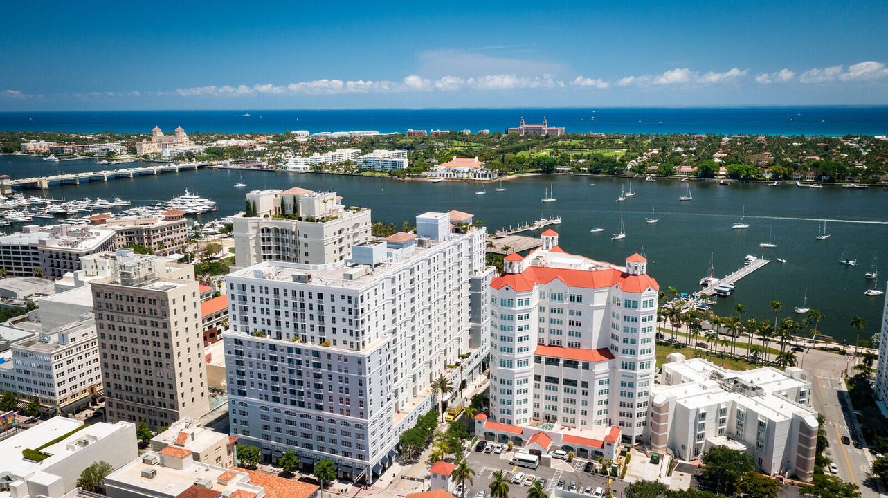 For Sale: $725,000 (1 beds, 1 baths, 720 Square Feet)