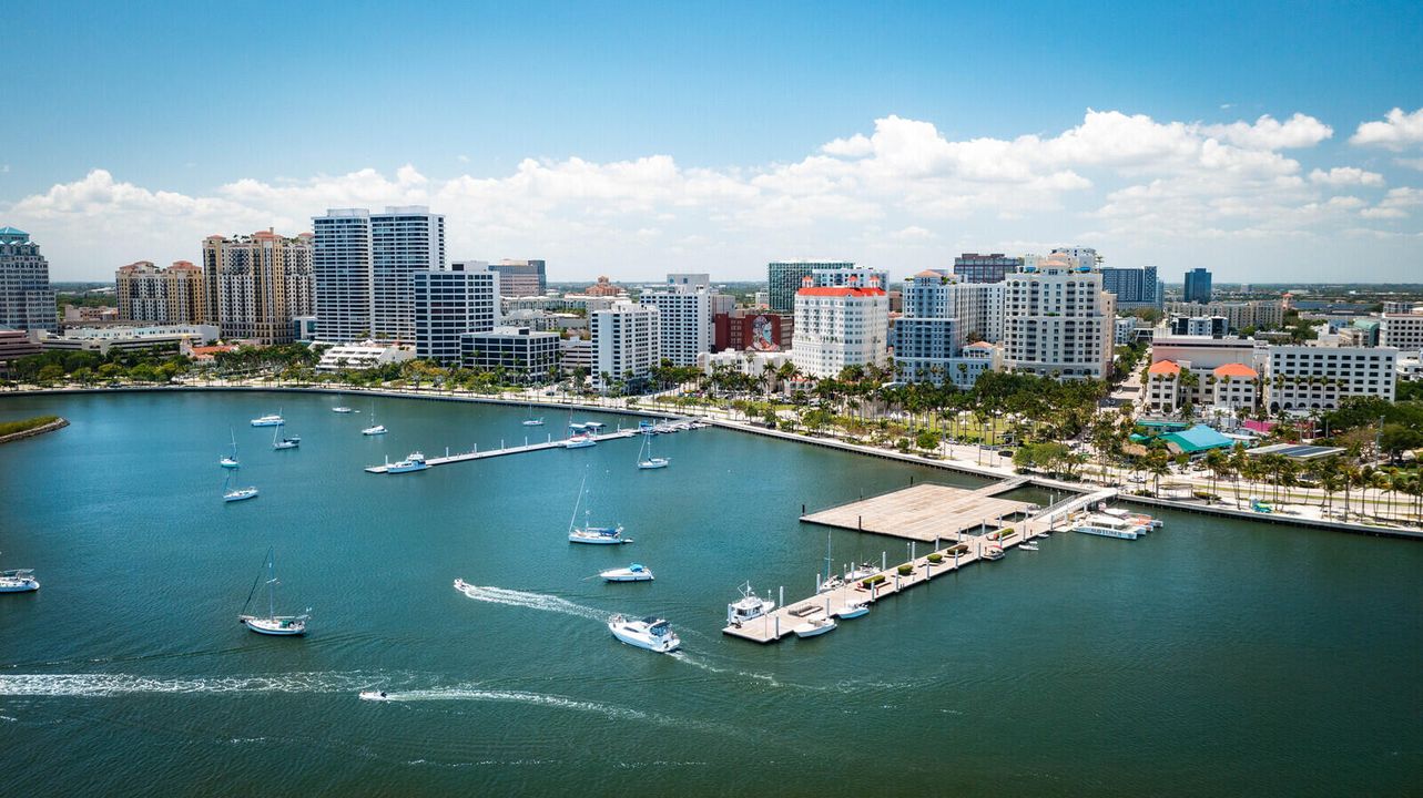 For Sale: $725,000 (1 beds, 1 baths, 720 Square Feet)