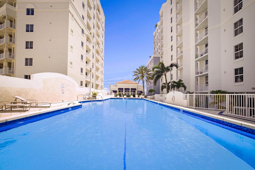 For Sale: $725,000 (1 beds, 1 baths, 720 Square Feet)