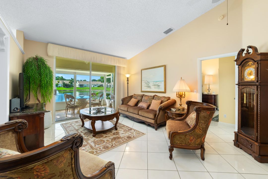 Active With Contract: $325,000 (3 beds, 2 baths, 1371 Square Feet)