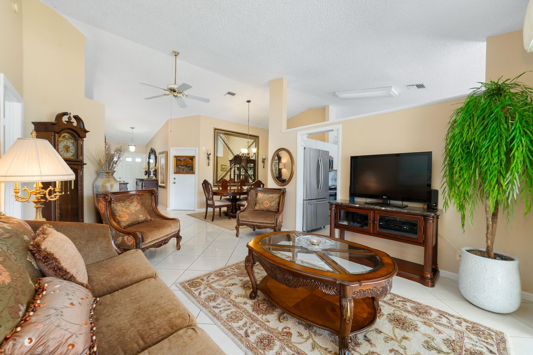 Active With Contract: $325,000 (3 beds, 2 baths, 1371 Square Feet)