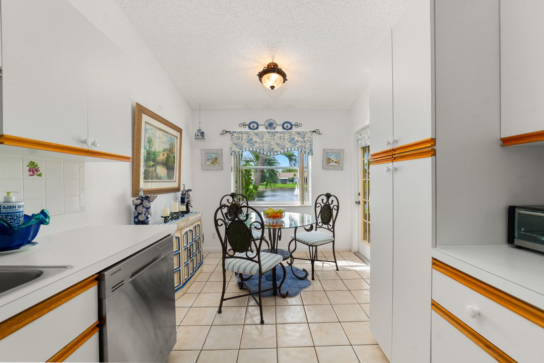 Active With Contract: $325,000 (3 beds, 2 baths, 1371 Square Feet)