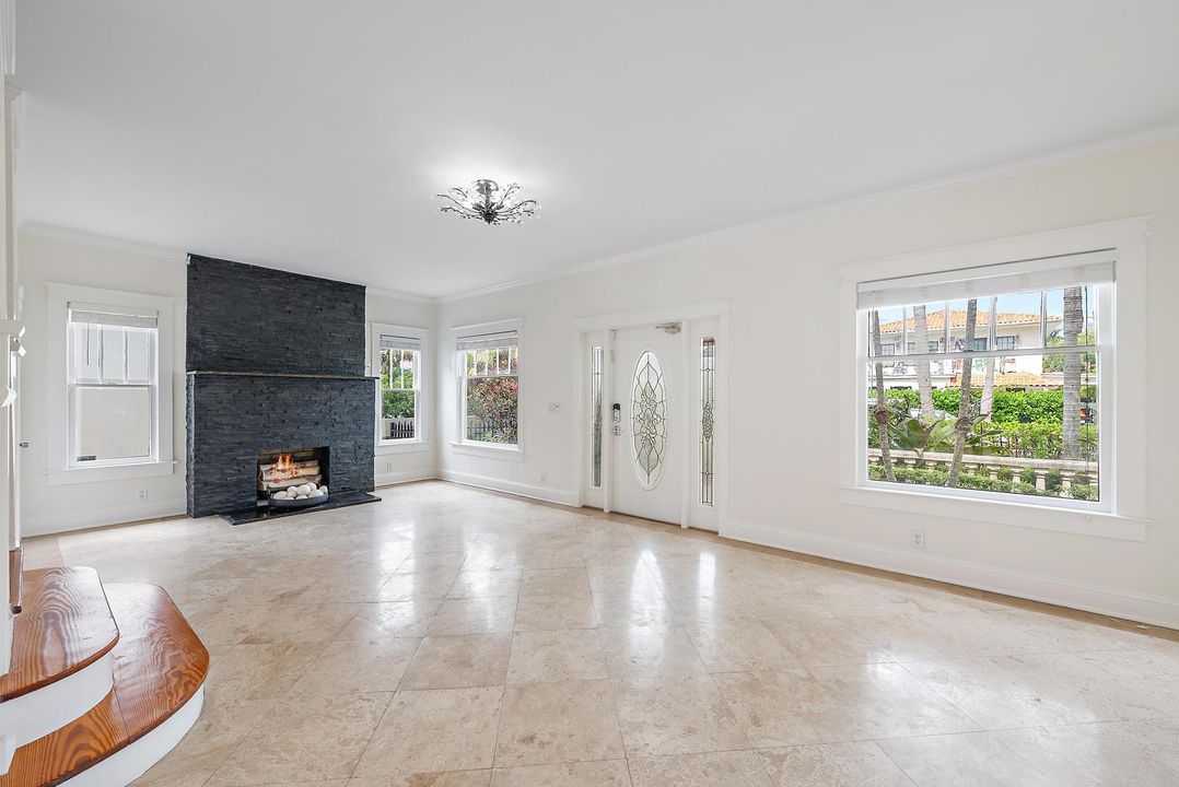 待售: $4,495,000 (6 贝兹, 4 浴室, 3786 平方英尺)