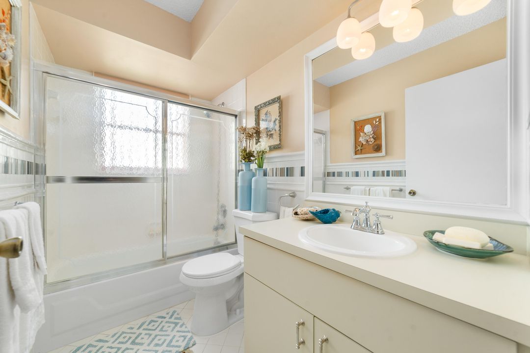 Active With Contract: $325,000 (3 beds, 2 baths, 1371 Square Feet)