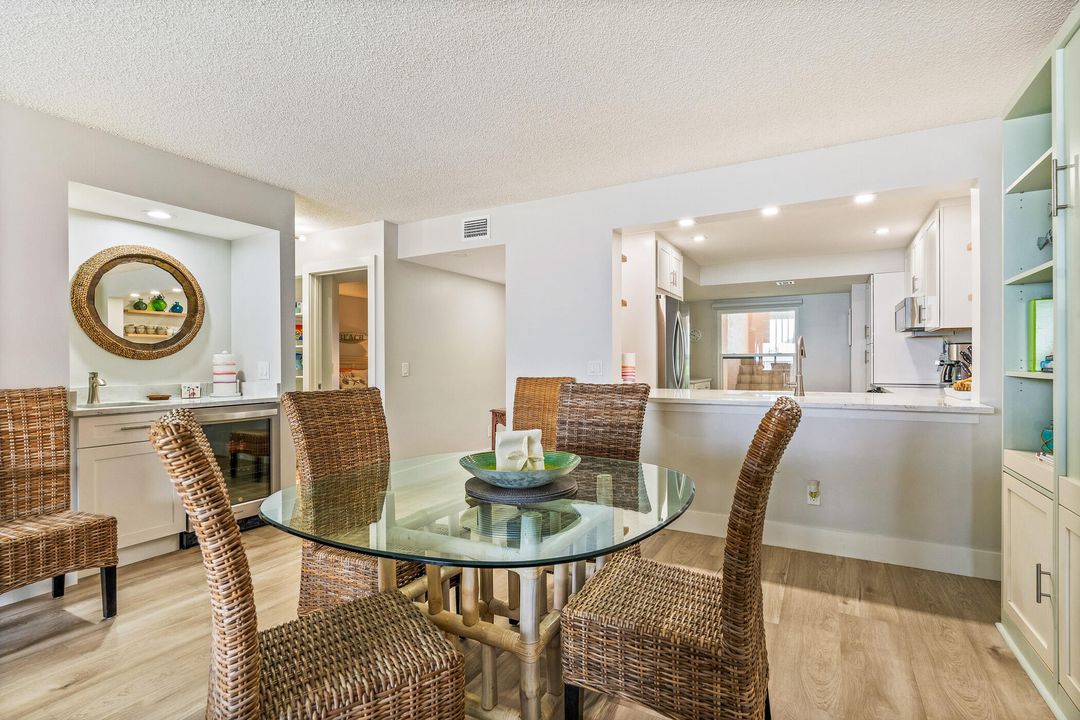 На продажу: $900,000 (2 спален, 2 ванн, 1350 Квадратных фут)