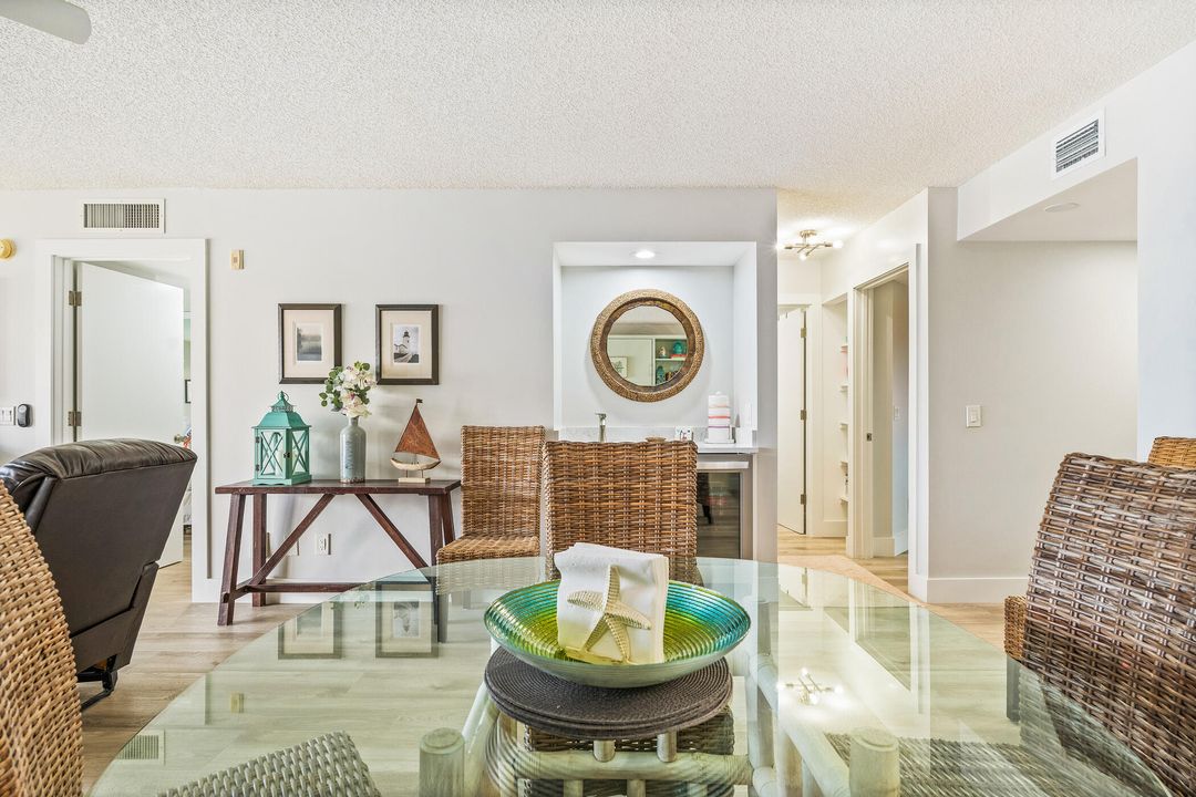 На продажу: $900,000 (2 спален, 2 ванн, 1350 Квадратных фут)