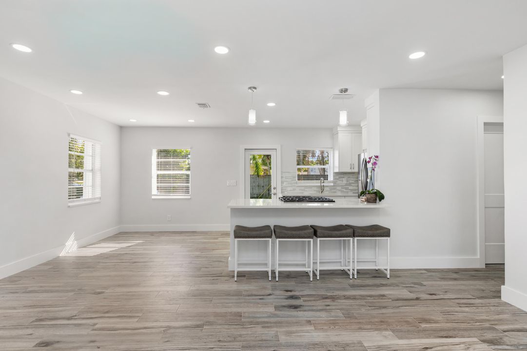 На продажу: $485,000 (3 спален, 2 ванн, 1270 Квадратных фут)