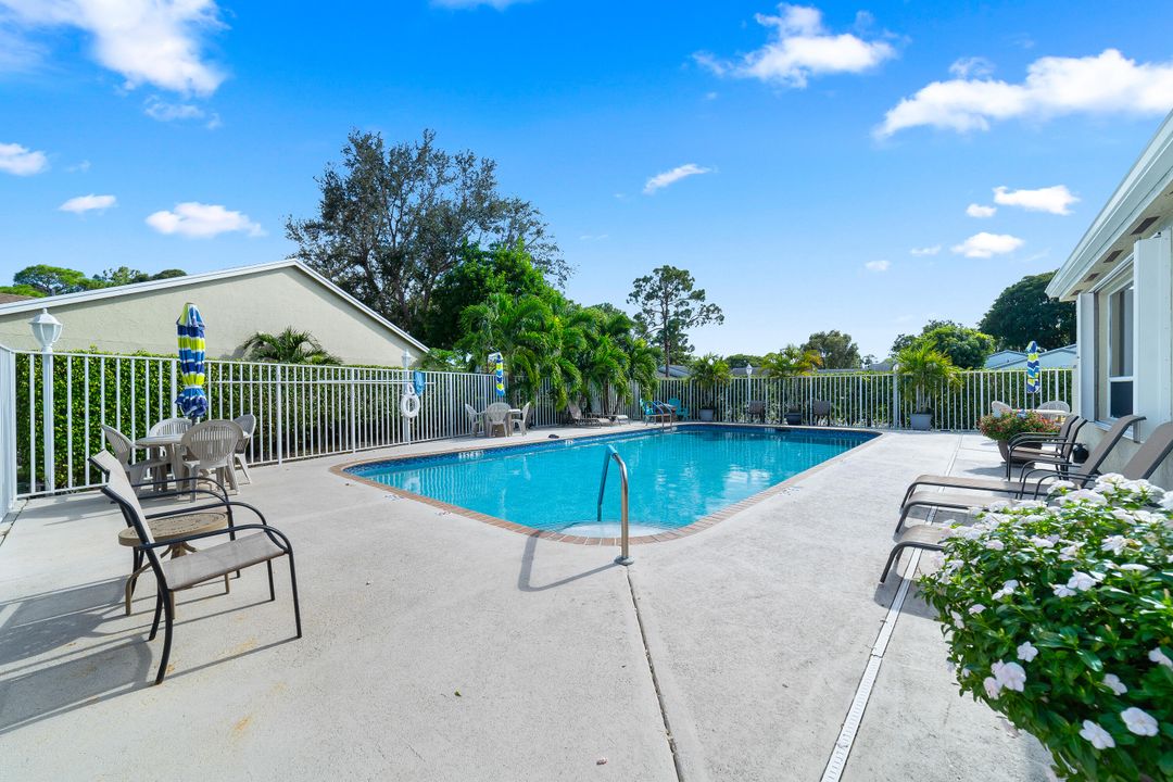 Active With Contract: $325,000 (3 beds, 2 baths, 1371 Square Feet)