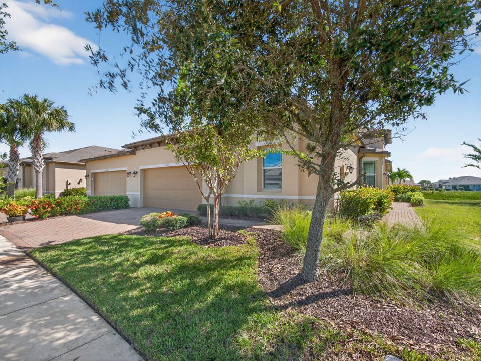 For Sale: $345,000 (2 beds, 2 baths, 1742 Square Feet)