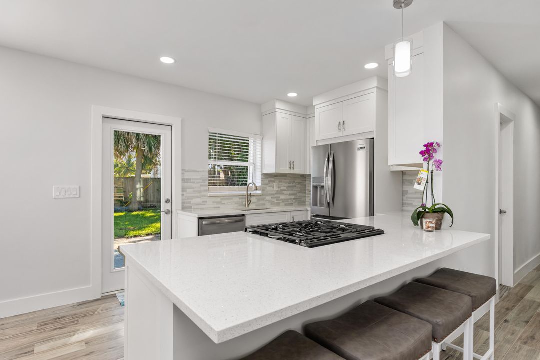 На продажу: $485,000 (3 спален, 2 ванн, 1270 Квадратных фут)