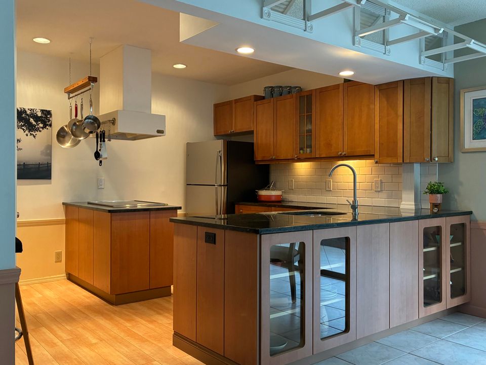 Active With Contract: $125,000 (1 beds, 1 baths, 1104 Square Feet)