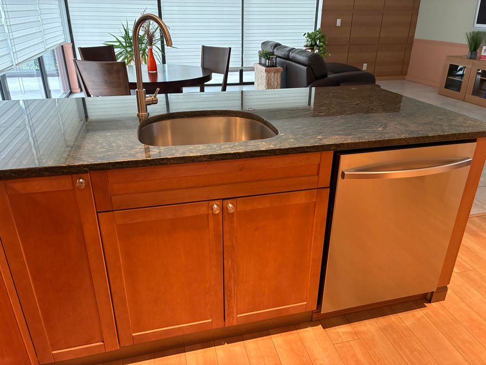 Active With Contract: $125,000 (1 beds, 1 baths, 1104 Square Feet)