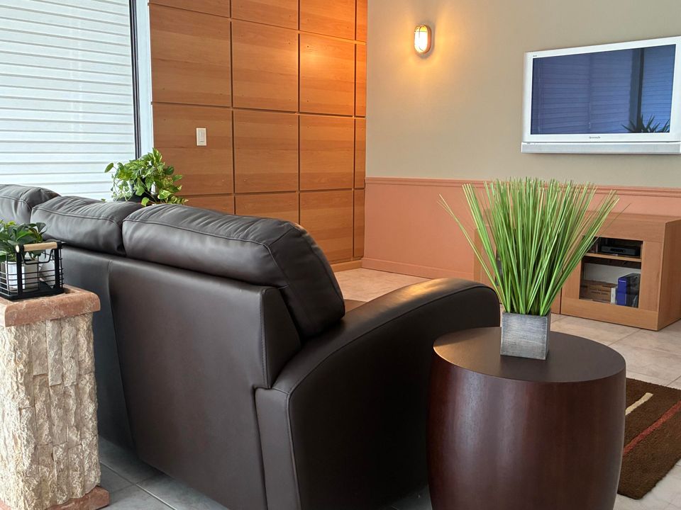 Active With Contract: $125,000 (1 beds, 1 baths, 1104 Square Feet)