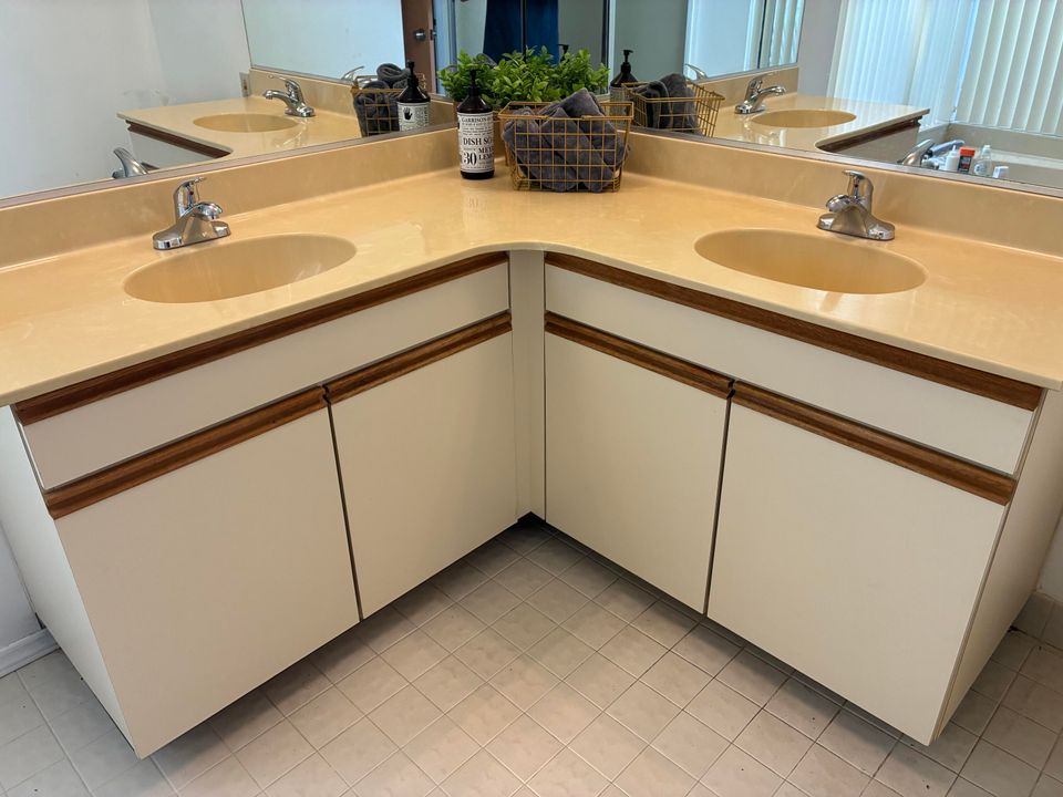 Active With Contract: $125,000 (1 beds, 1 baths, 1104 Square Feet)