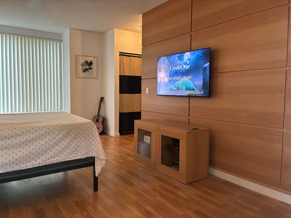 Active With Contract: $125,000 (1 beds, 1 baths, 1104 Square Feet)