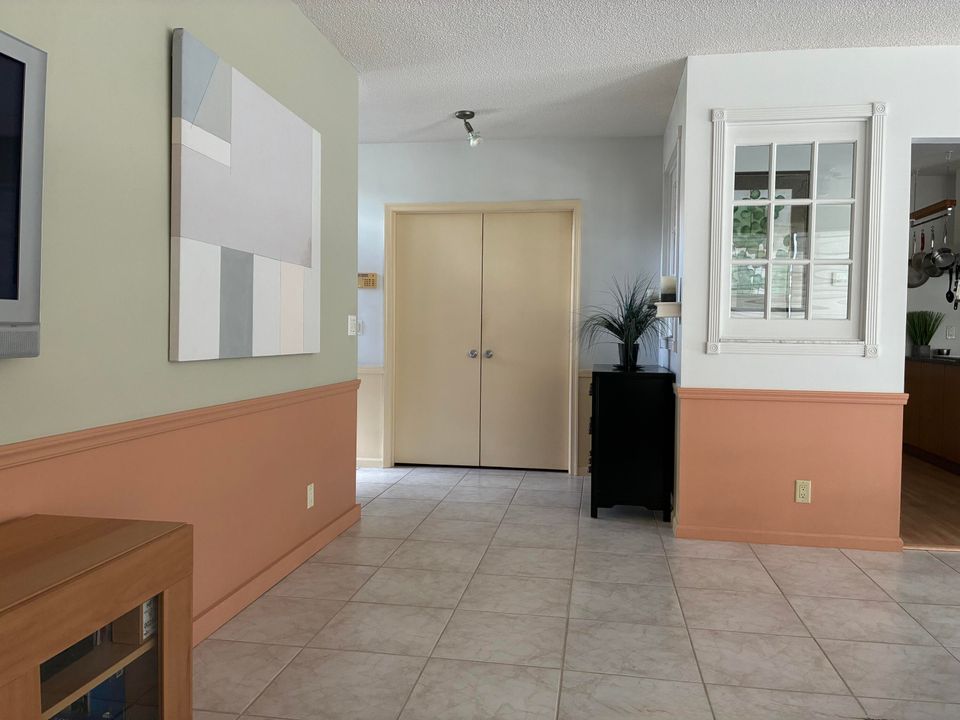 Active With Contract: $125,000 (1 beds, 1 baths, 1104 Square Feet)