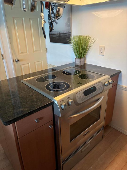 Active With Contract: $125,000 (1 beds, 1 baths, 1104 Square Feet)