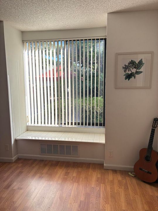 Active With Contract: $125,000 (1 beds, 1 baths, 1104 Square Feet)