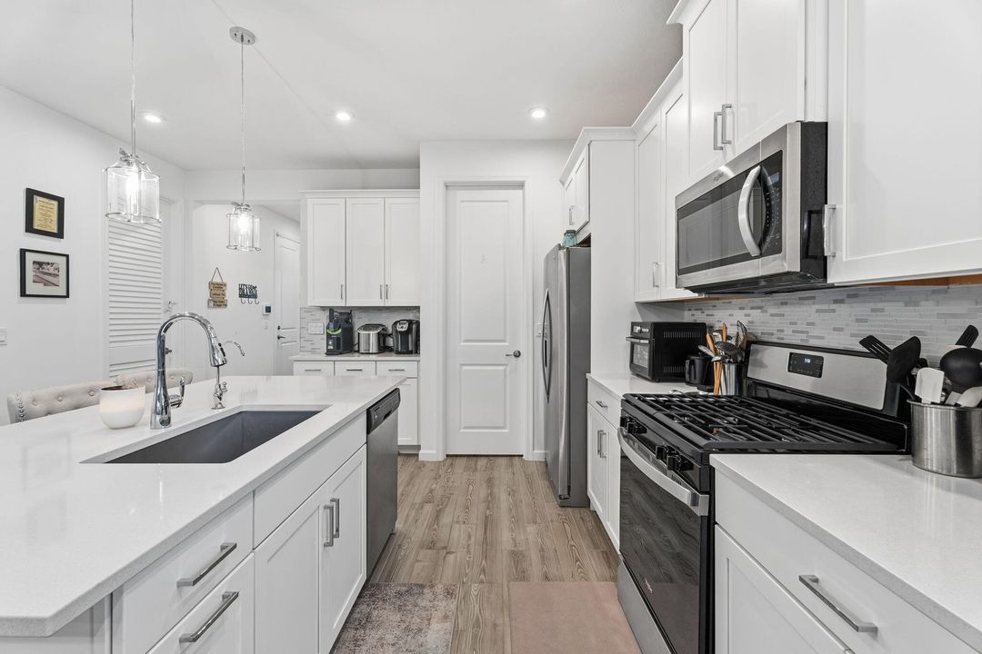 For Sale: $619,900 (3 beds, 2 baths, 1998 Square Feet)