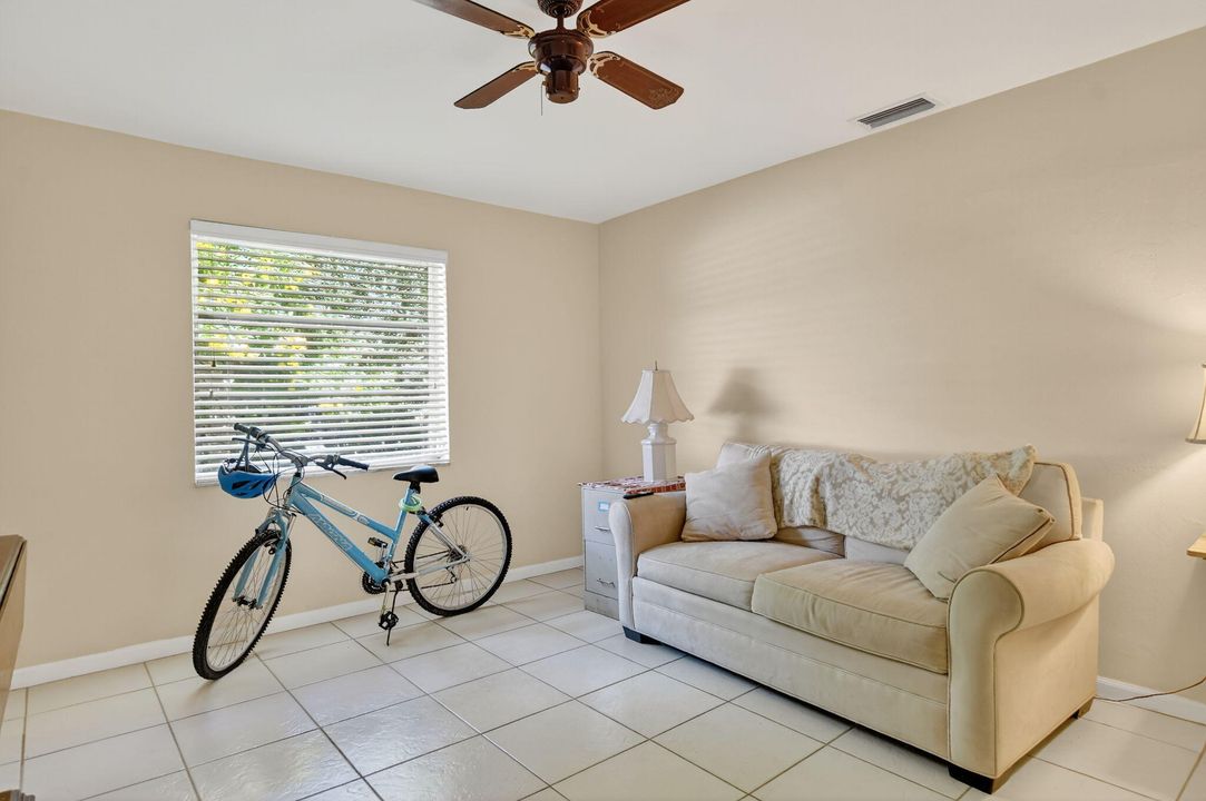 合同活跃: $379,000 (2 贝兹, 2 浴室, 1144 平方英尺)