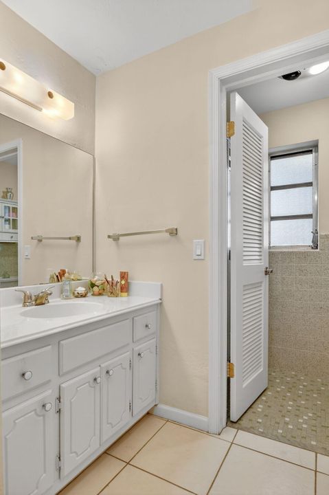 合同活跃: $379,000 (2 贝兹, 2 浴室, 1144 平方英尺)