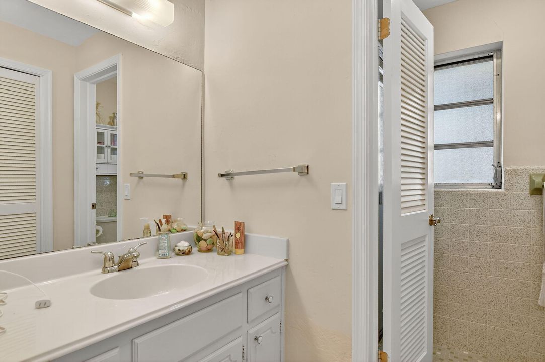 合同活跃: $379,000 (2 贝兹, 2 浴室, 1144 平方英尺)