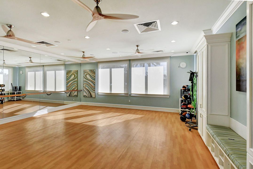 На продажу: $2,995,000 (4 спален, 5 ванн, 4638 Квадратных фут)