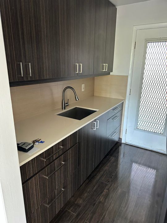 For Sale: $145,000 (1 beds, 1 baths, 640 Square Feet)