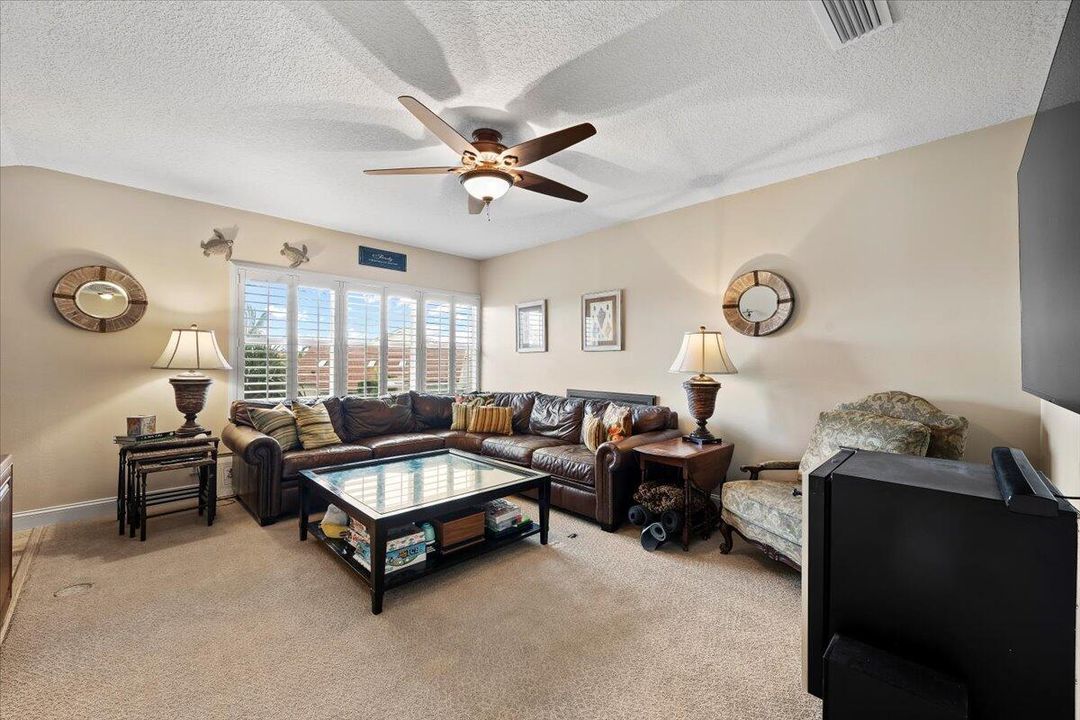 В аренду: $12,000 (3 спален, 3 ванн, 2200 Квадратных фут)