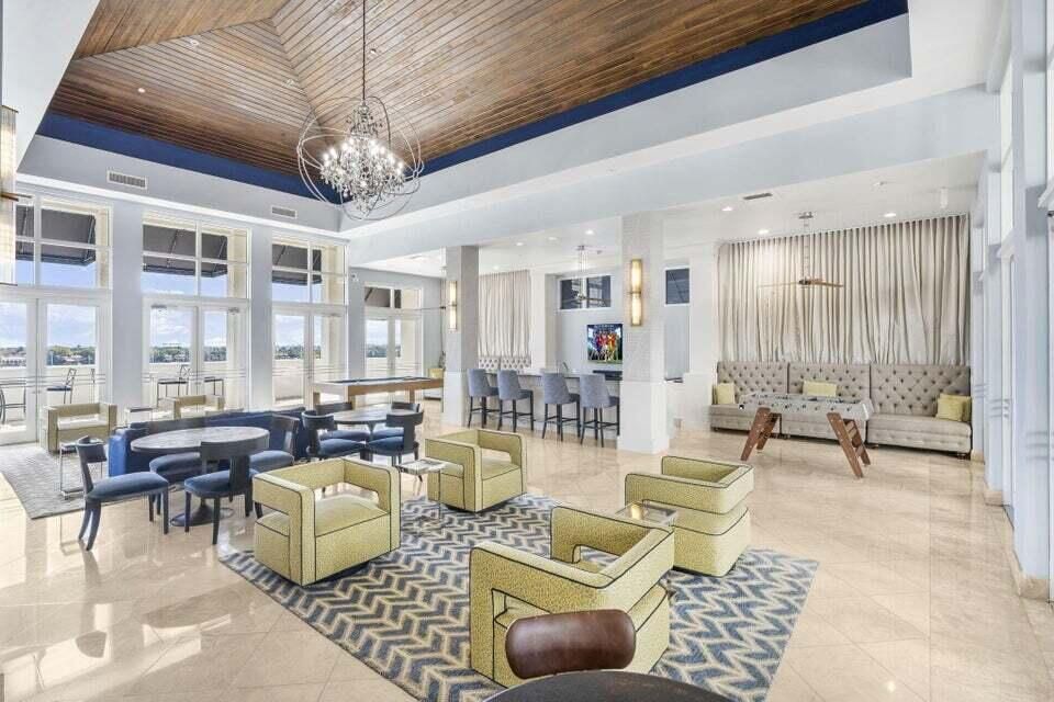 For Sale: $725,000 (1 beds, 1 baths, 720 Square Feet)