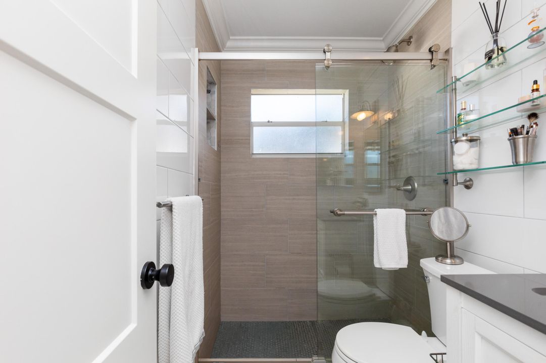 待售: $683,500 (2 贝兹, 1 浴室, 1328 平方英尺)