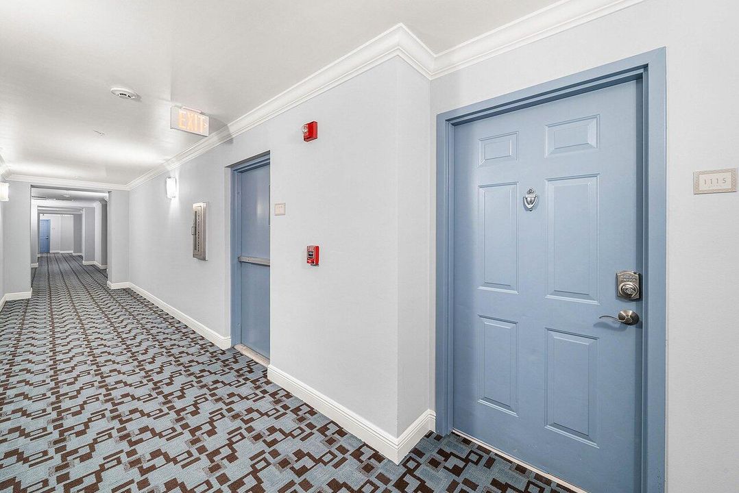 For Sale: $725,000 (1 beds, 1 baths, 720 Square Feet)