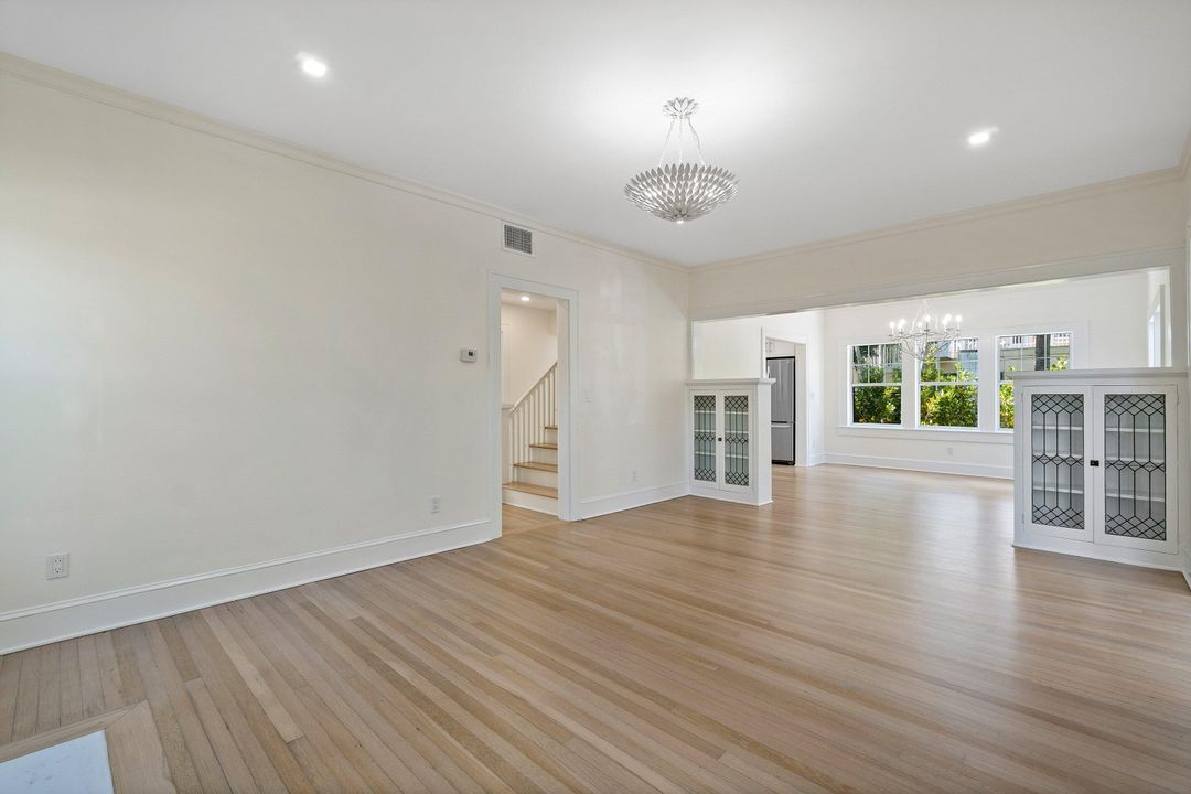 出租: $15,000 (5 贝兹, 4 浴室, 2462 平方英尺)