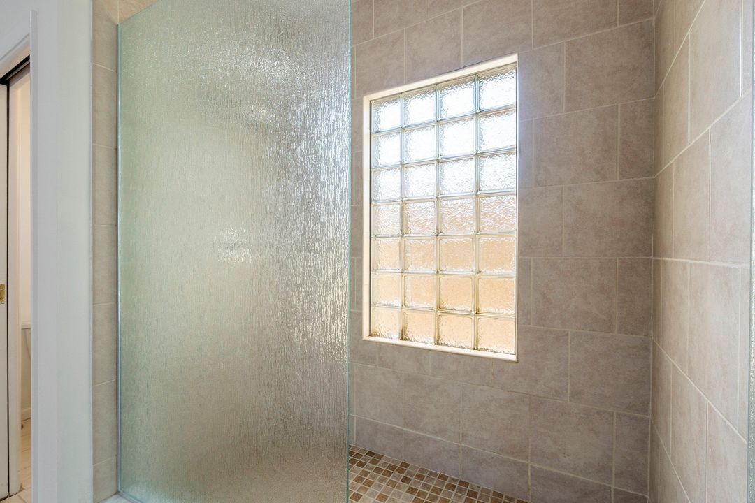 出租: $15,000 (5 贝兹, 4 浴室, 2462 平方英尺)